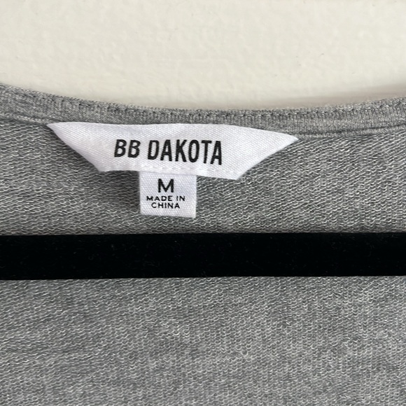 Gray ruffled half sleeve mini/midi dress. Size Medium. Excellent condition. - Picture 7 of 8